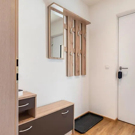 Winder Apartment *